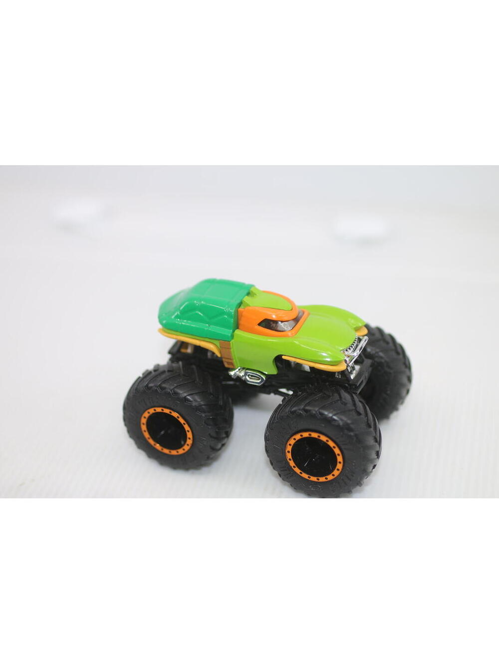 HOT WHEELS MONSTER TRUCKS TEENAGE MUTANT NINJA TURTLES MICHELANGELO 1:24
